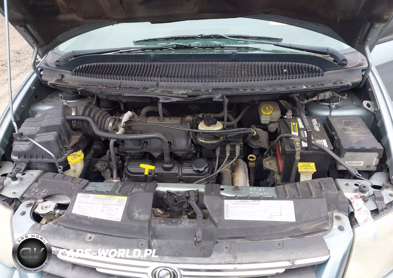 2005 Chrysler Town & Country Touring VIN:2C4GP54L85R467921 - 10