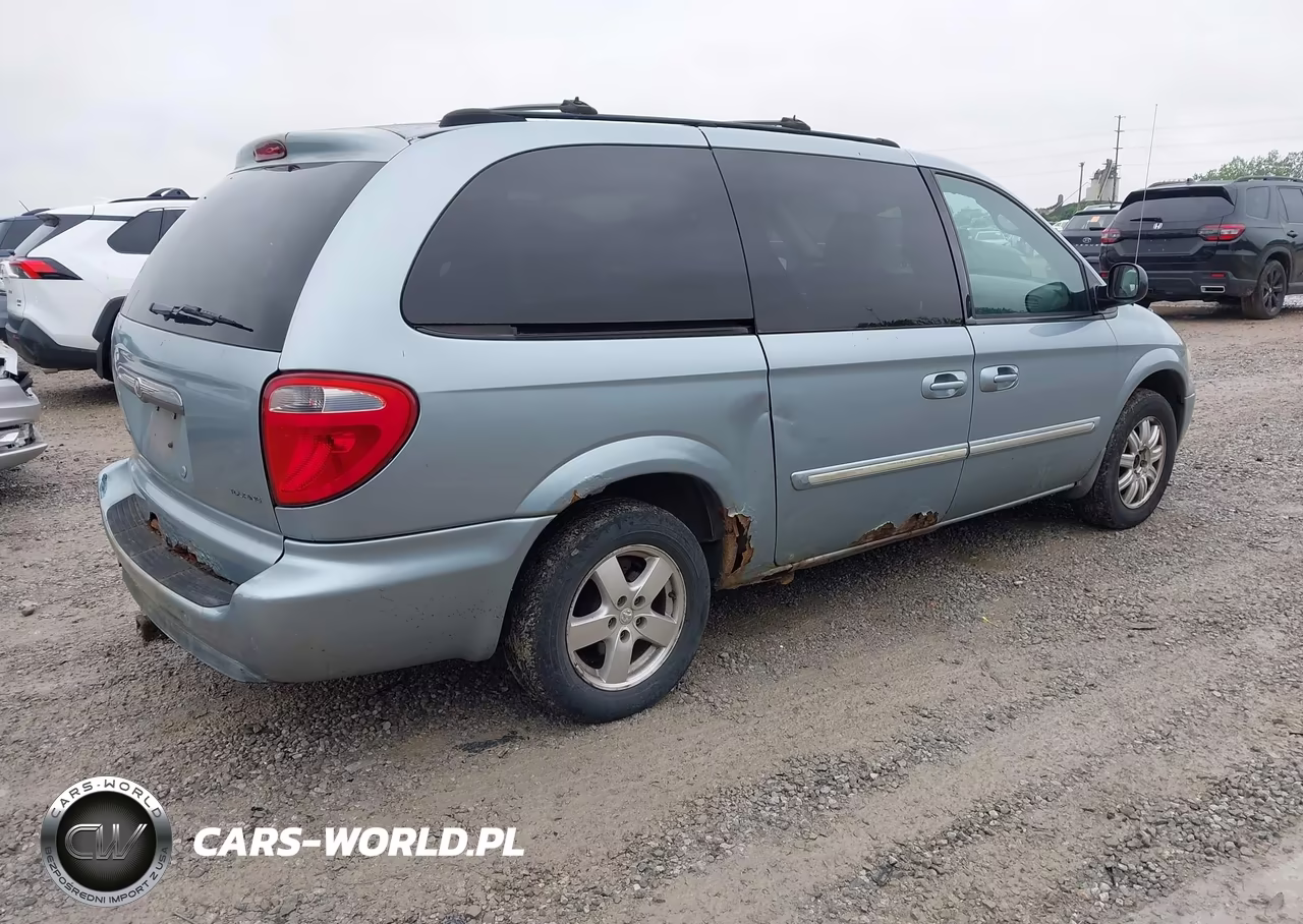 2005 Chrysler Town & Country Touring VIN:2C4GP54L85R467921 - 4