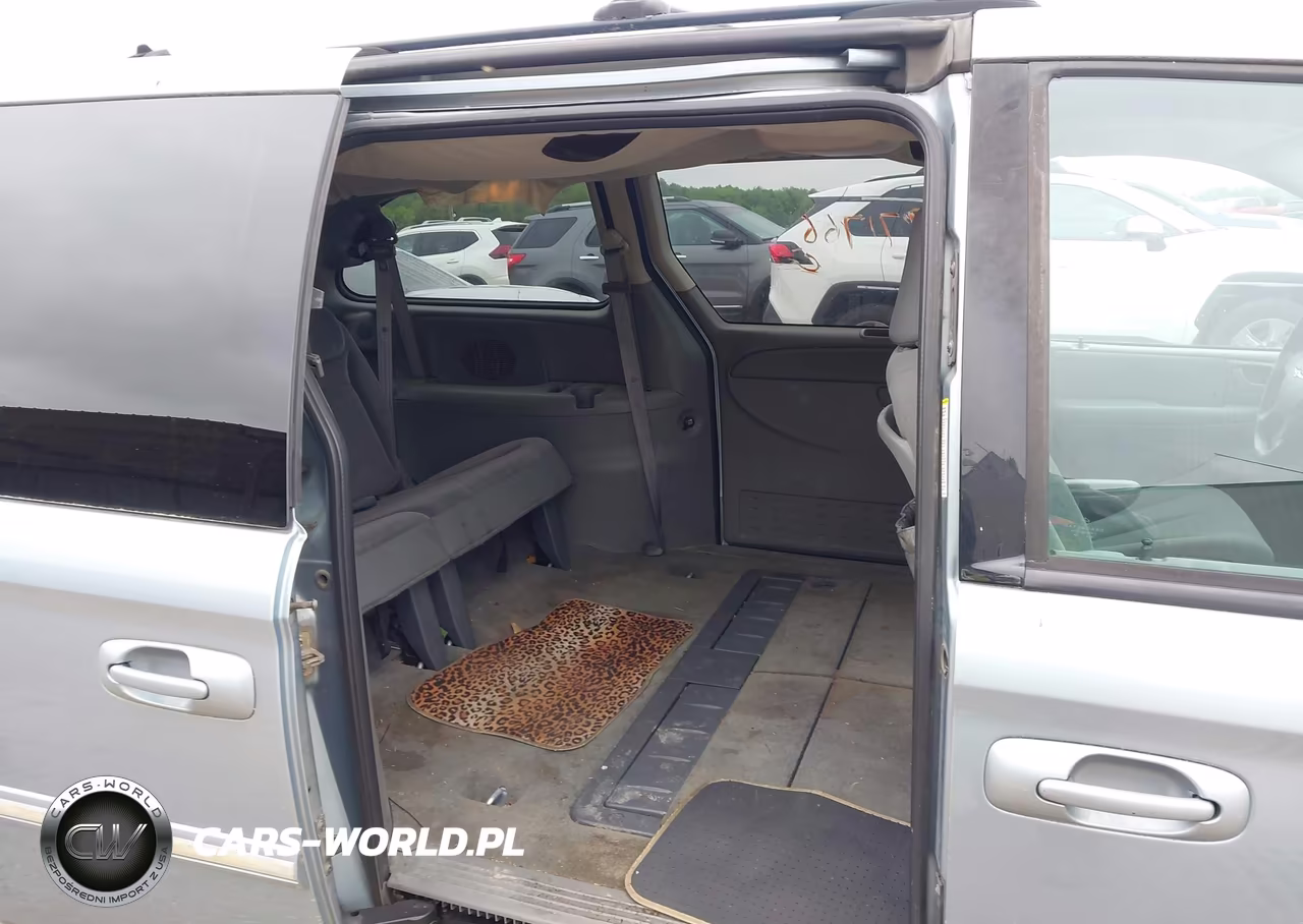 2005 Chrysler Town & Country Touring VIN:2C4GP54L85R467921 - 8