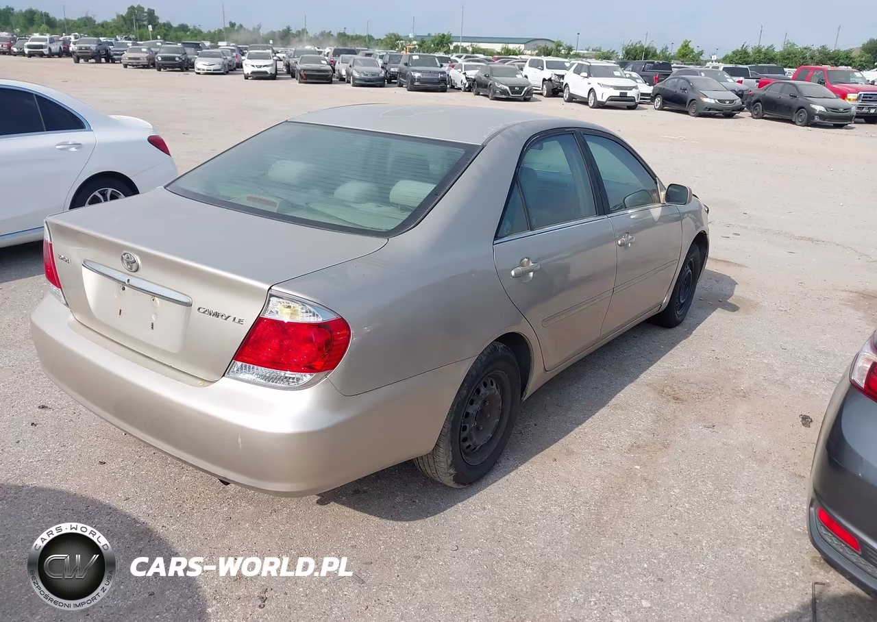 2005 Toyota Camry Le VIN:4T1BE32K85U981328 - 4