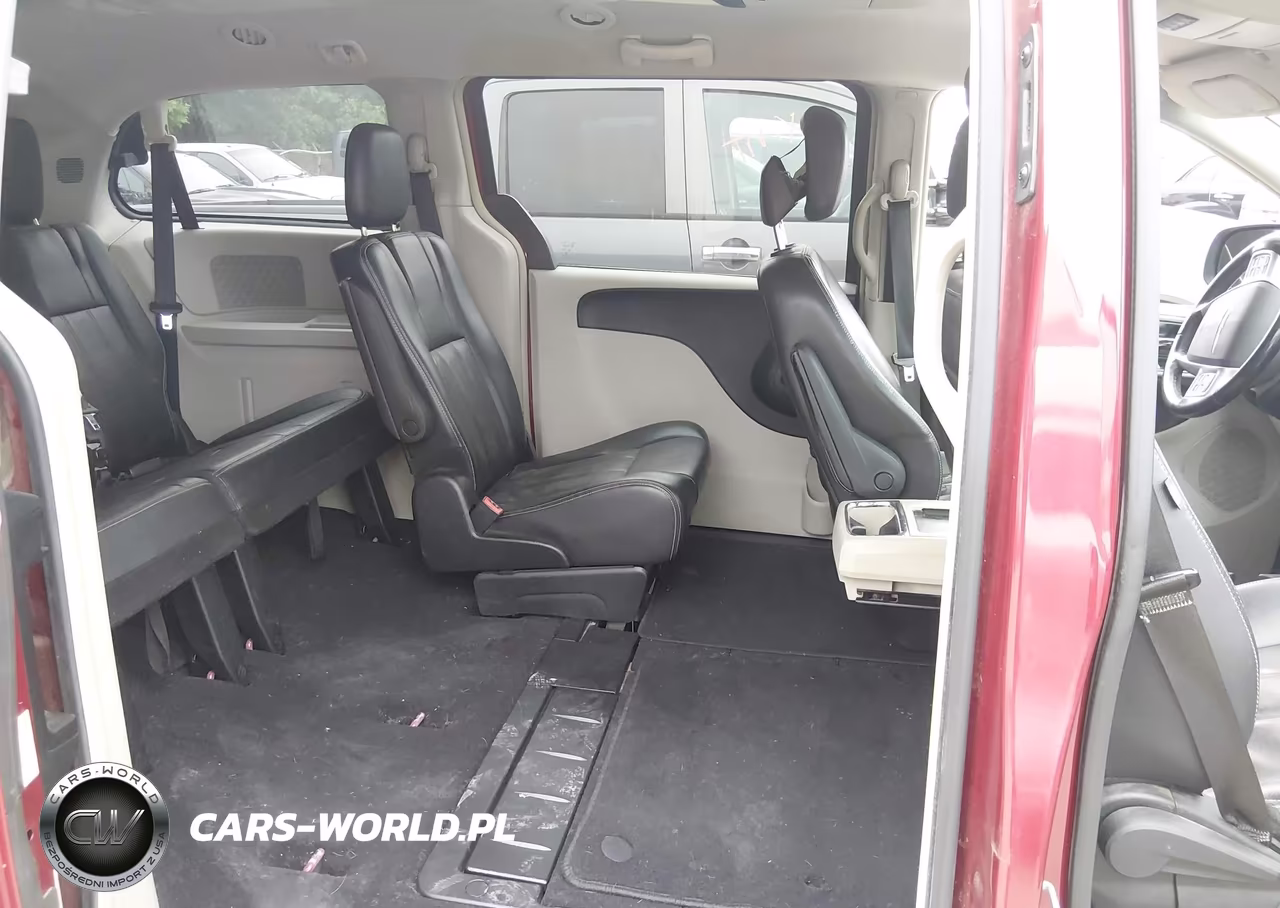 2013 Chrysler Town & Country Touring VIN:2C4RC1BG3DR620965 - 8