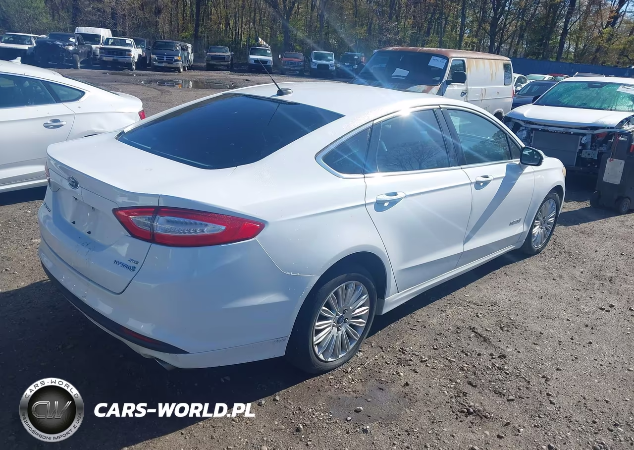 2013 Ford Fusion Hybrid Se VIN:3FA6P0LU8DR173796 - 4