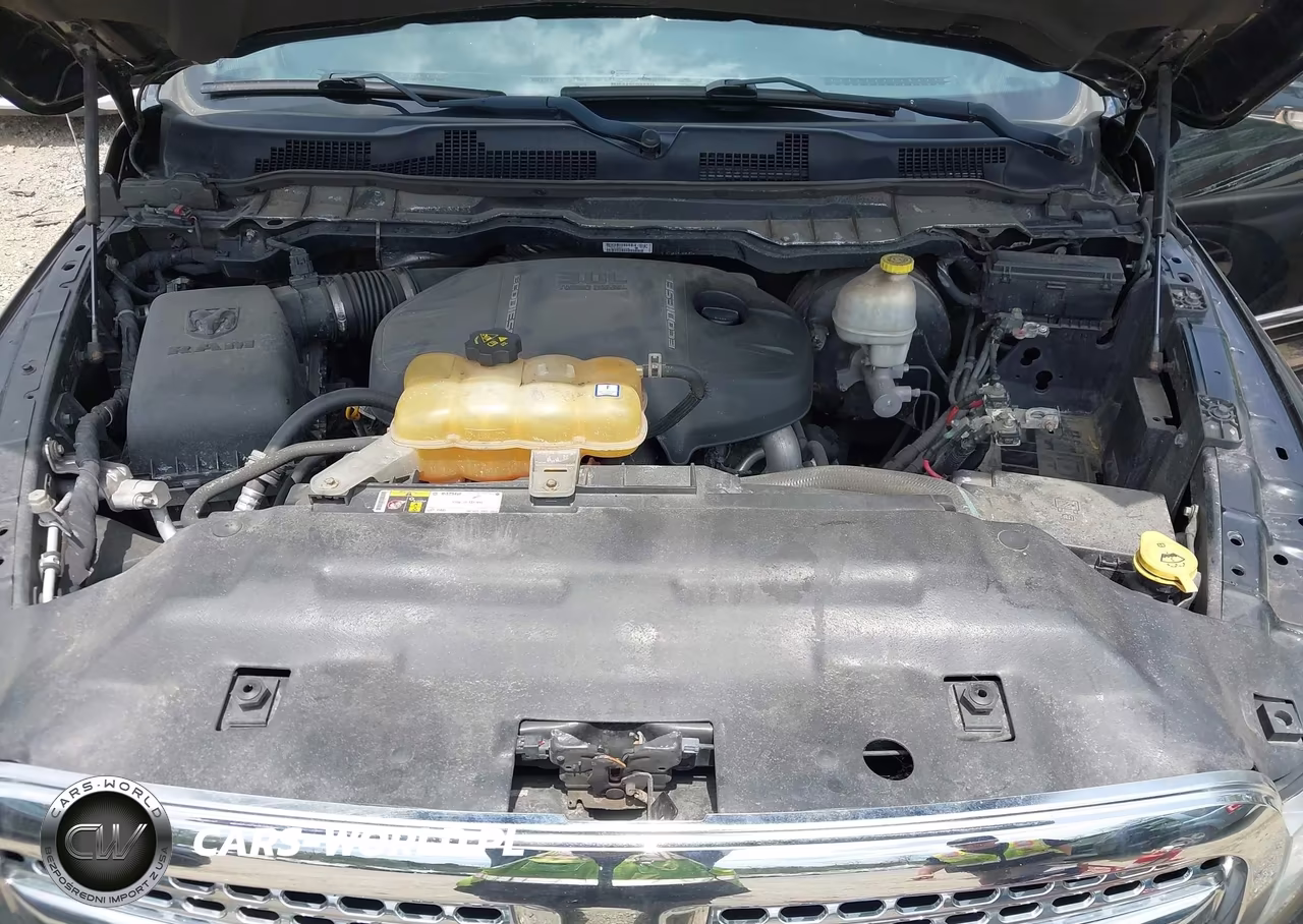 2015 Ram 1500 Laramie VIN:1C6RR7NM1FS507589 - 10