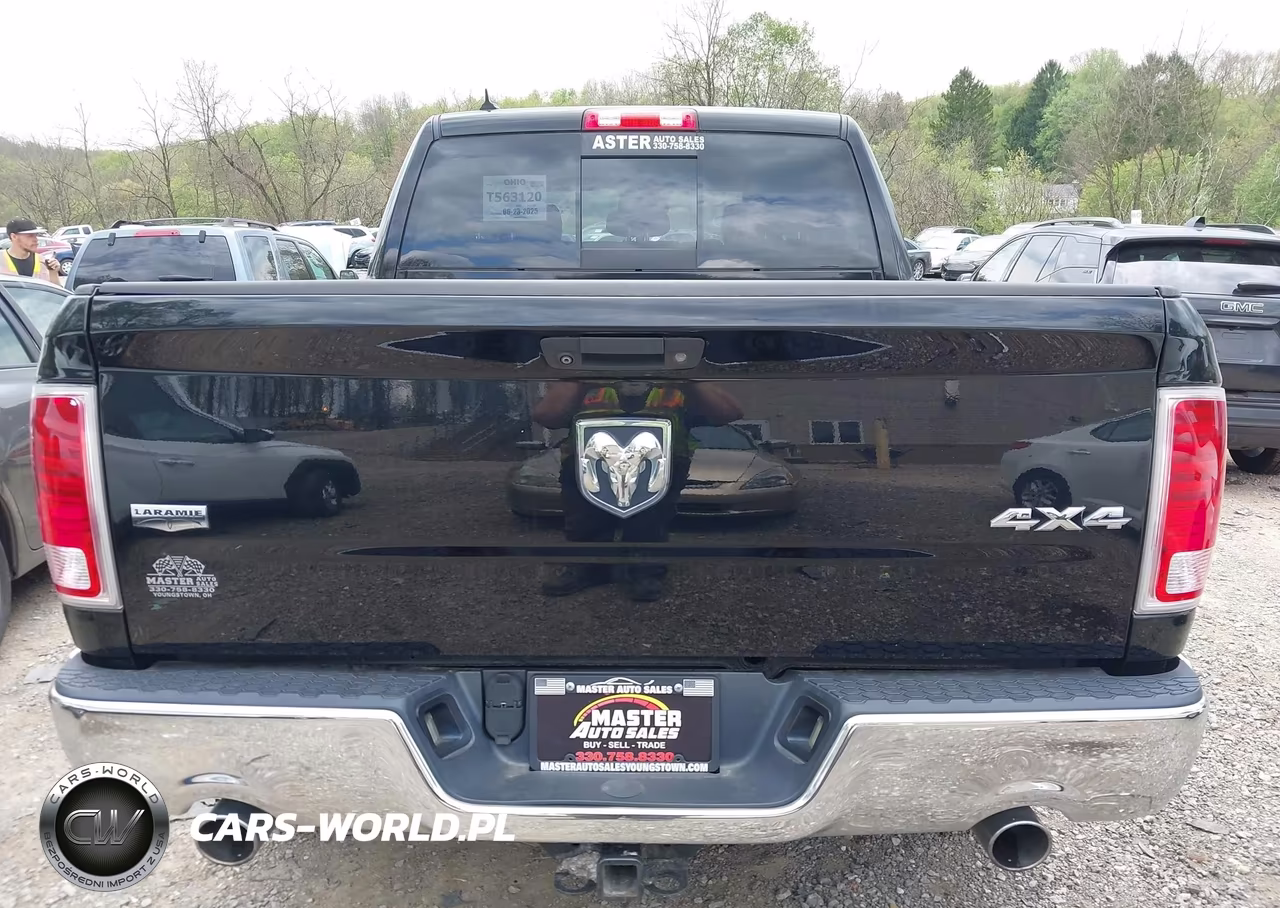 2015 Ram 1500 Laramie VIN:1C6RR7NM1FS507589 - 17