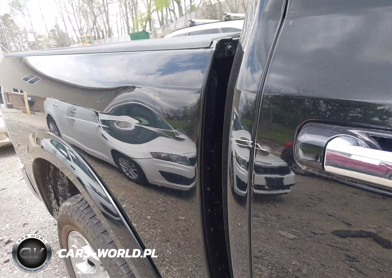 2015 Ram 1500 Laramie VIN:1C6RR7NM1FS507589 - 18