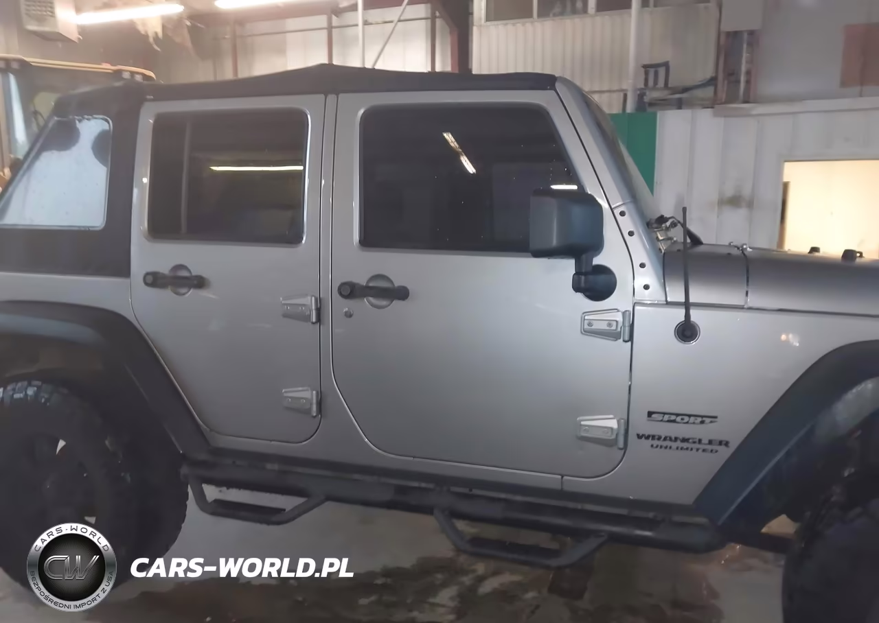 2013 Jeep Wrangler Unlimited Sport VIN:1C4BJWDG2DL704396 - 13