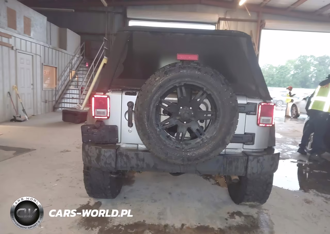 2013 Jeep Wrangler Unlimited Sport VIN:1C4BJWDG2DL704396 - 16
