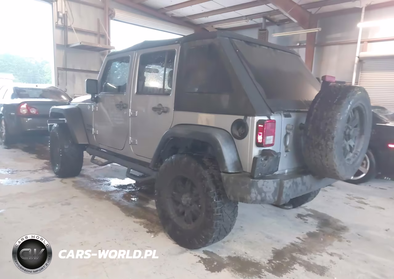 2013 Jeep Wrangler Unlimited Sport VIN:1C4BJWDG2DL704396 - 3