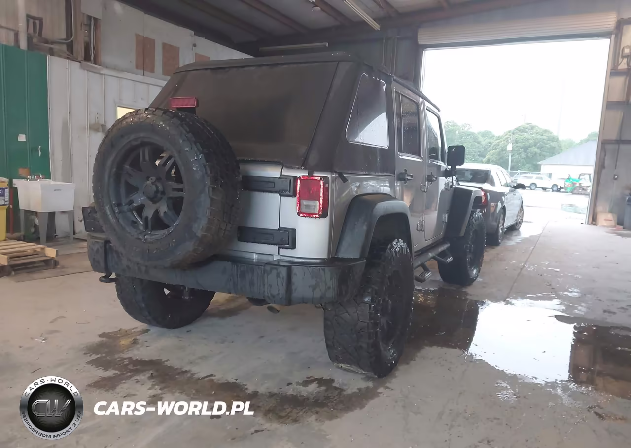 2013 Jeep Wrangler Unlimited Sport VIN:1C4BJWDG2DL704396 - 4
