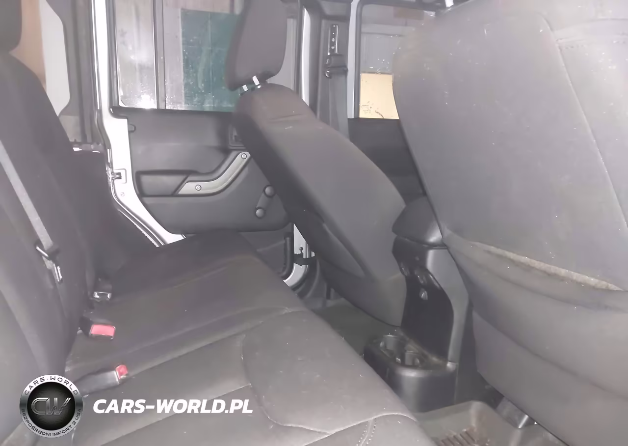 2013 Jeep Wrangler Unlimited Sport VIN:1C4BJWDG2DL704396 - 8
