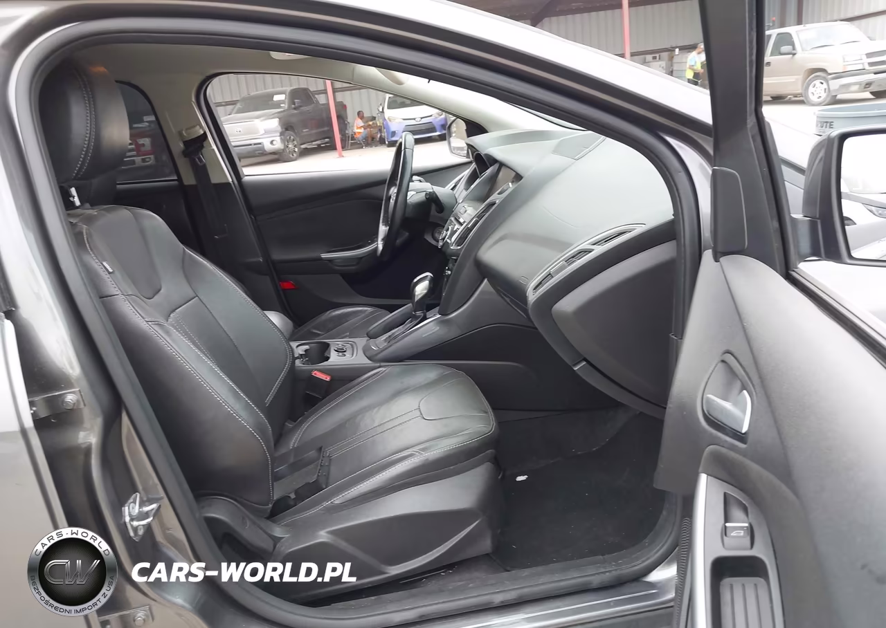 2014 Ford Focus Titanium VIN:1FADP3N27EL384007 - 5