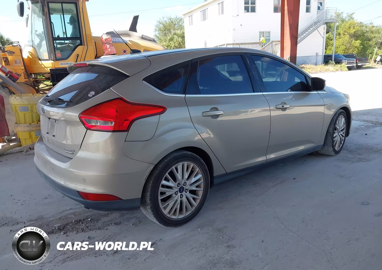 2015 Ford Focus Titanium VIN:1FADP3N29FL298540 - 4