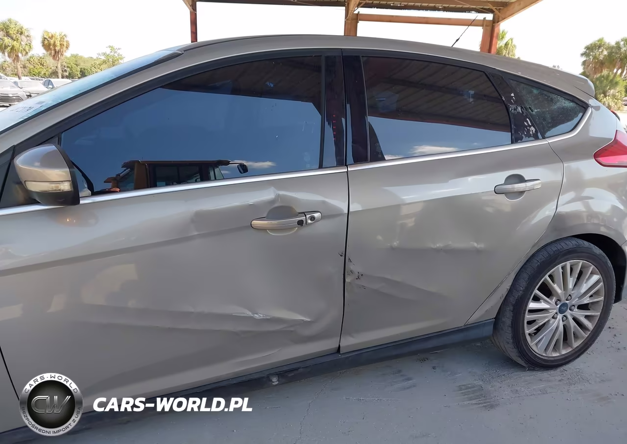 2015 Ford Focus Titanium VIN:1FADP3N29FL298540 - 6