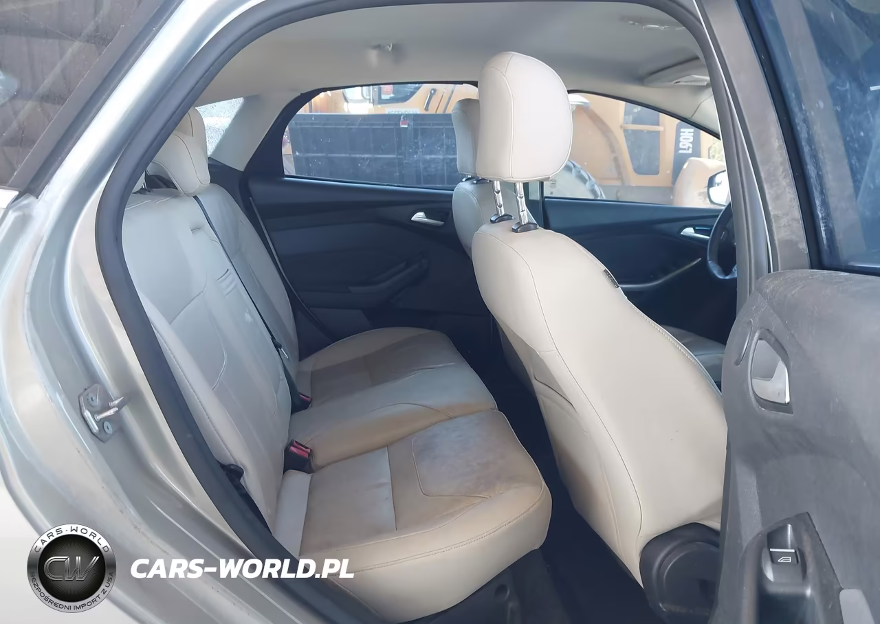 2015 Ford Focus Titanium VIN:1FADP3N29FL298540 - 8