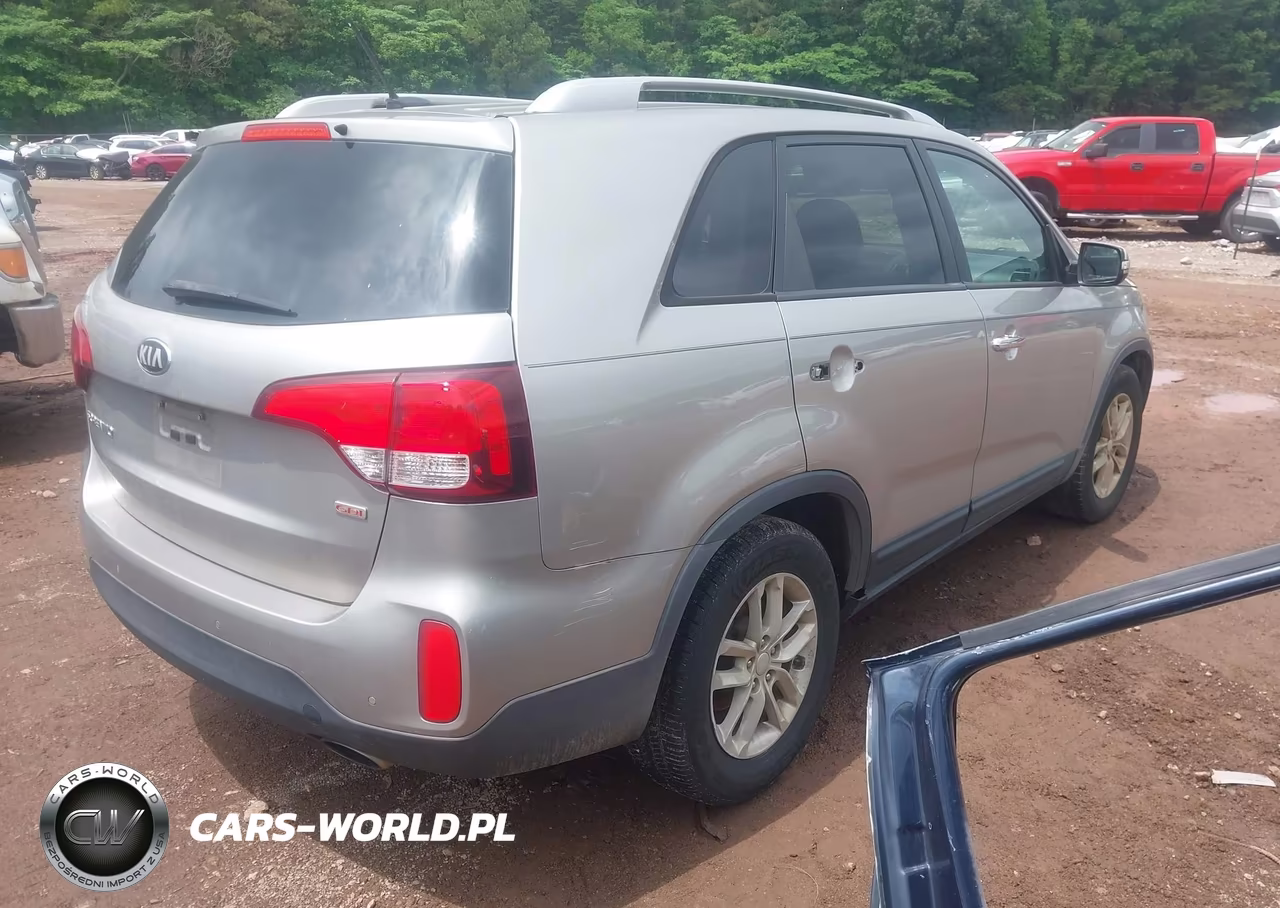2014 Kia Sorento Lx VIN:5XYKT3A63EG503589 - 4