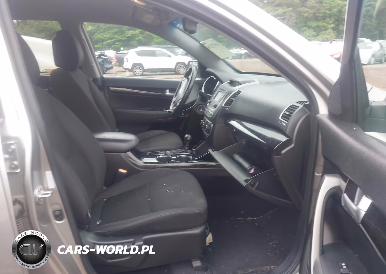 2014 Kia Sorento Lx VIN:5XYKT3A63EG503589 - 5