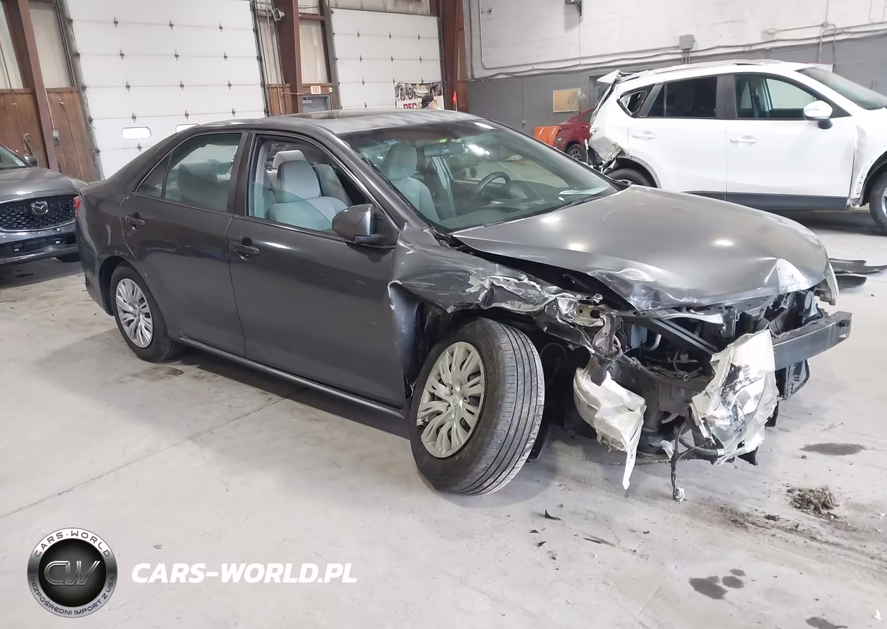 2012 Toyota Camry Le – zdjęcie 1 z 16