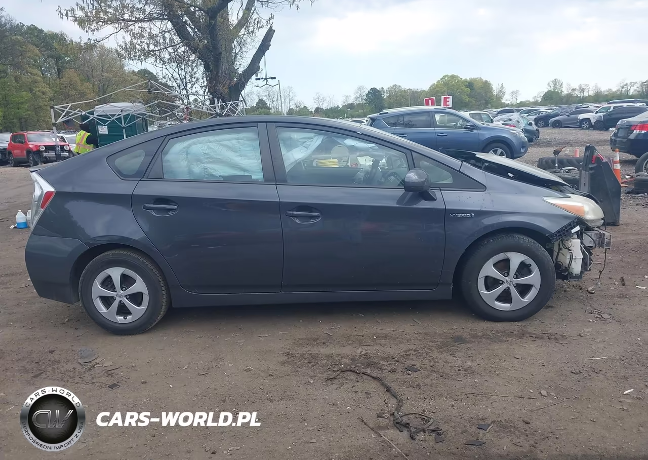 2015 Toyota Prius Two VIN:JTDKN3DU1F0429178 - 12