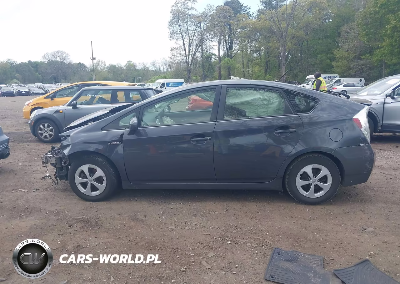 2015 Toyota Prius Two VIN:JTDKN3DU1F0429178 - 13