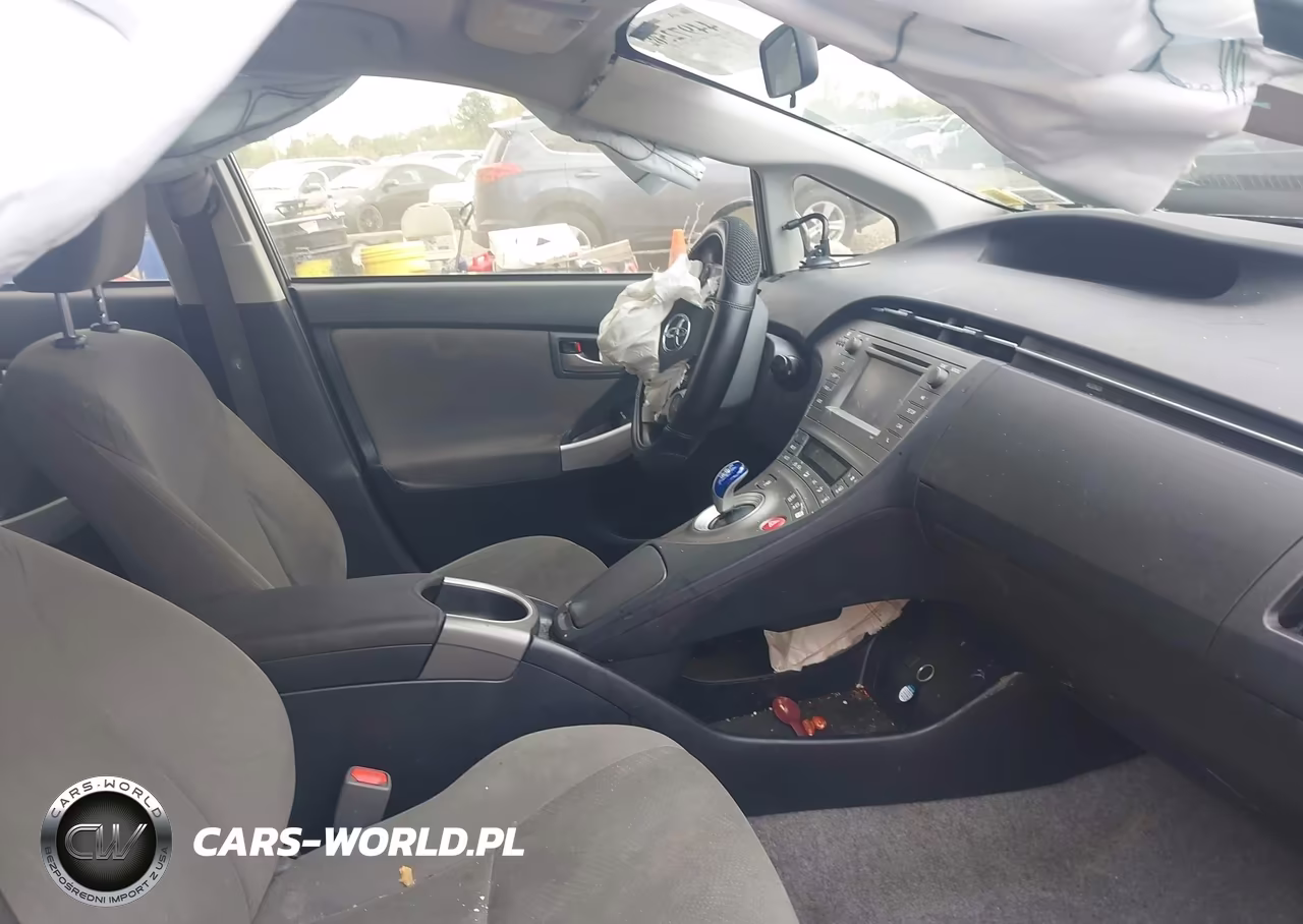 2015 Toyota Prius Two VIN:JTDKN3DU1F0429178 - 5