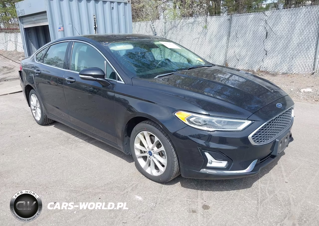 2019 Ford Fusion Energi Titanium – zdjęcie 1 z 17