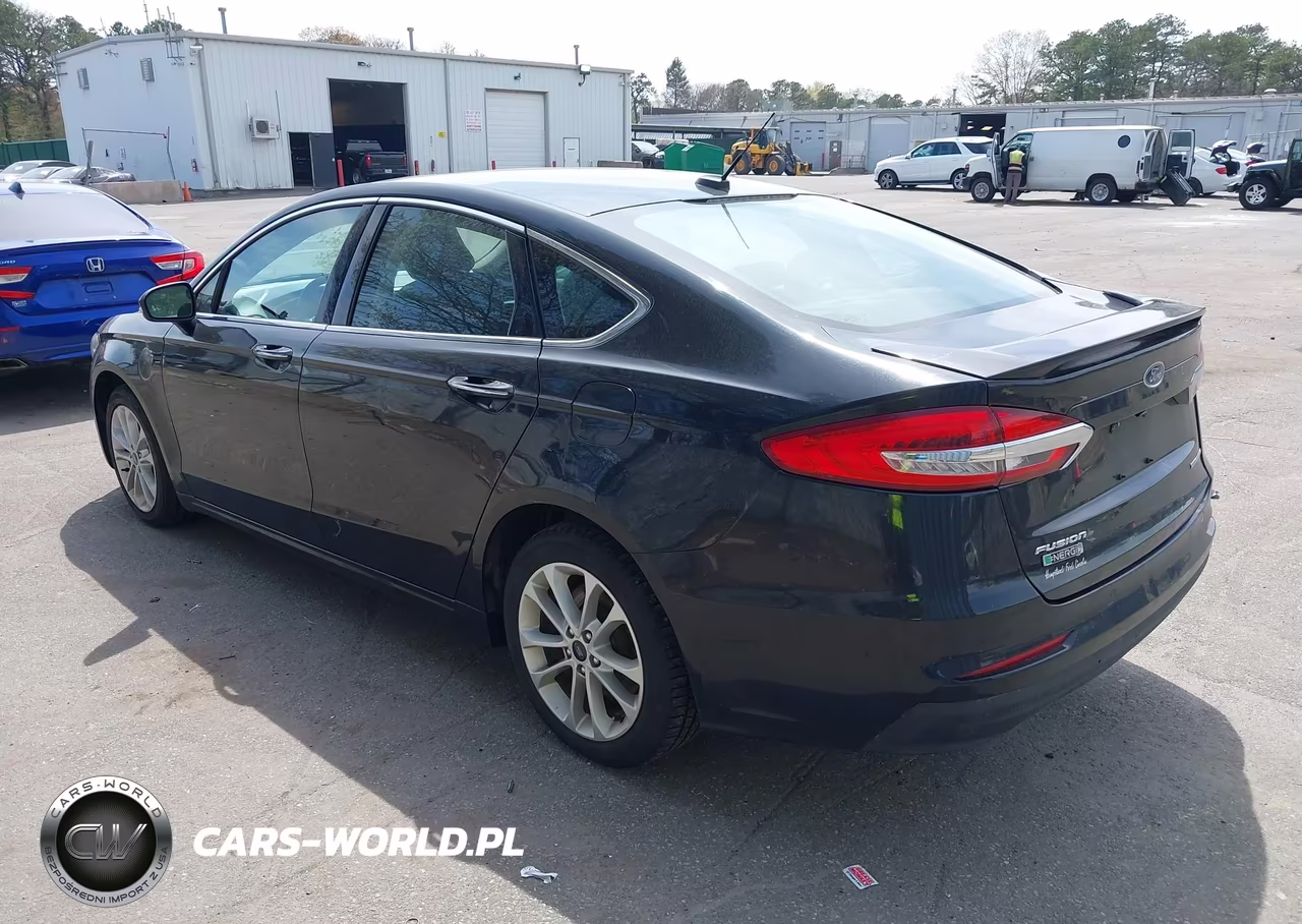 2019 Ford Fusion Energi Titanium VIN:3FA6P0SU3KR212423 - 3