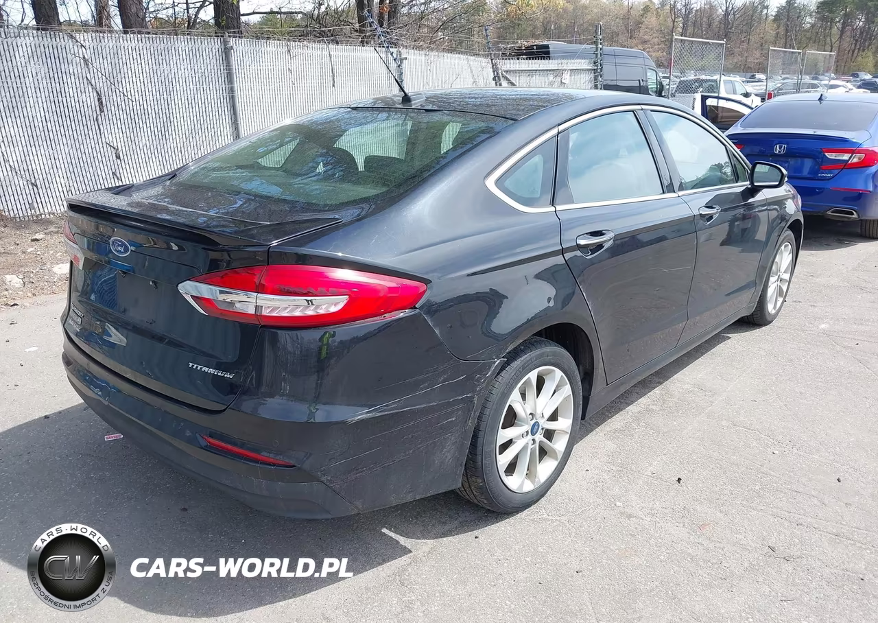 2019 Ford Fusion Energi Titanium VIN:3FA6P0SU3KR212423 - 4