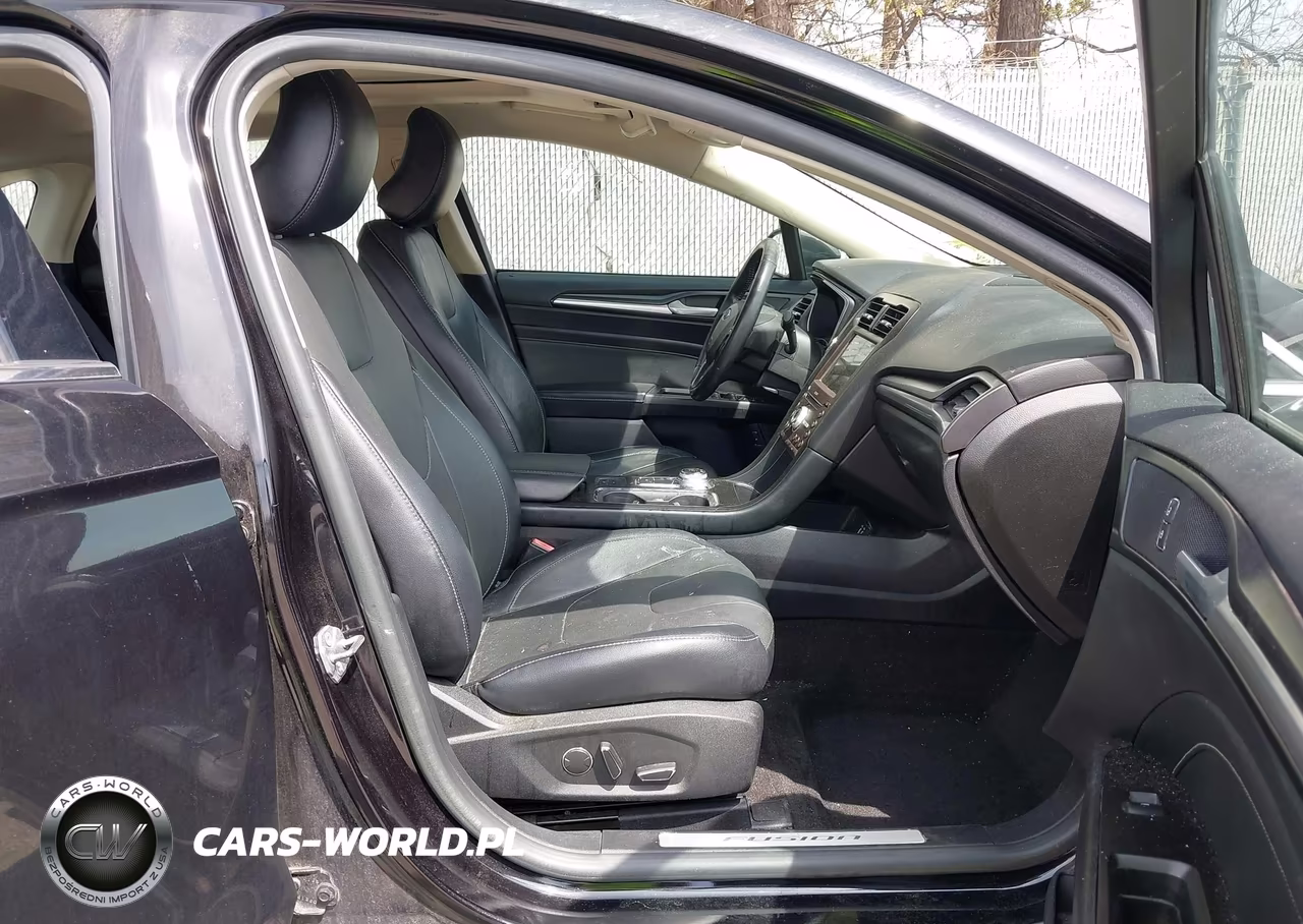 2019 Ford Fusion Energi Titanium VIN:3FA6P0SU3KR212423 - 5
