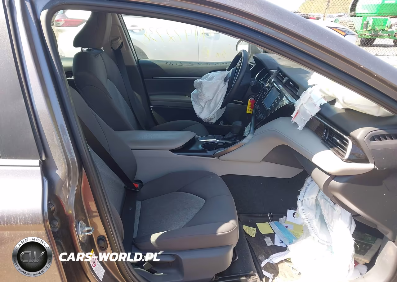 2019 Toyota Camry Le VIN:4T1B11HK0KU680216 - 5
