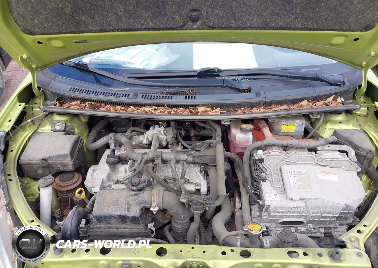 2015 Toyota Prius C Three VIN:JTDKDTB35F1089928 - 10