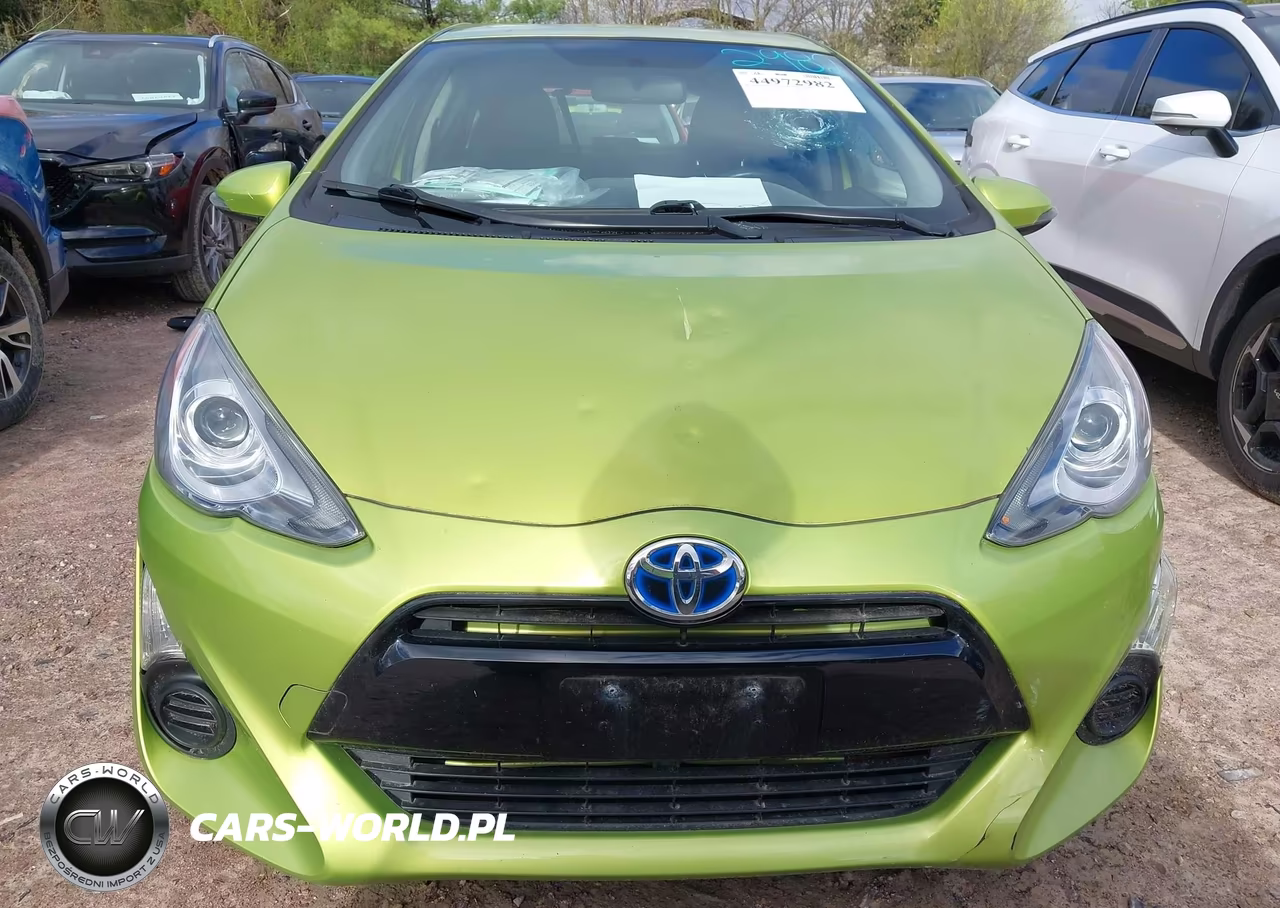 2015 Toyota Prius C Three VIN:JTDKDTB35F1089928 - 13