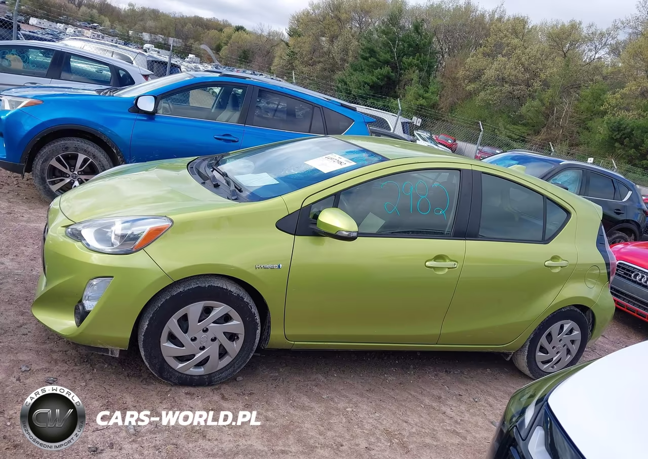 2015 Toyota Prius C Three VIN:JTDKDTB35F1089928 - 15
