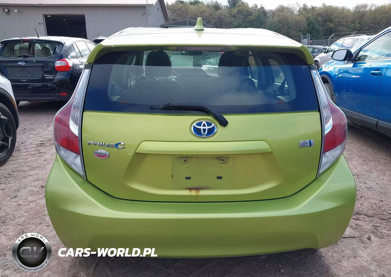 2015 Toyota Prius C Three VIN:JTDKDTB35F1089928 - 17