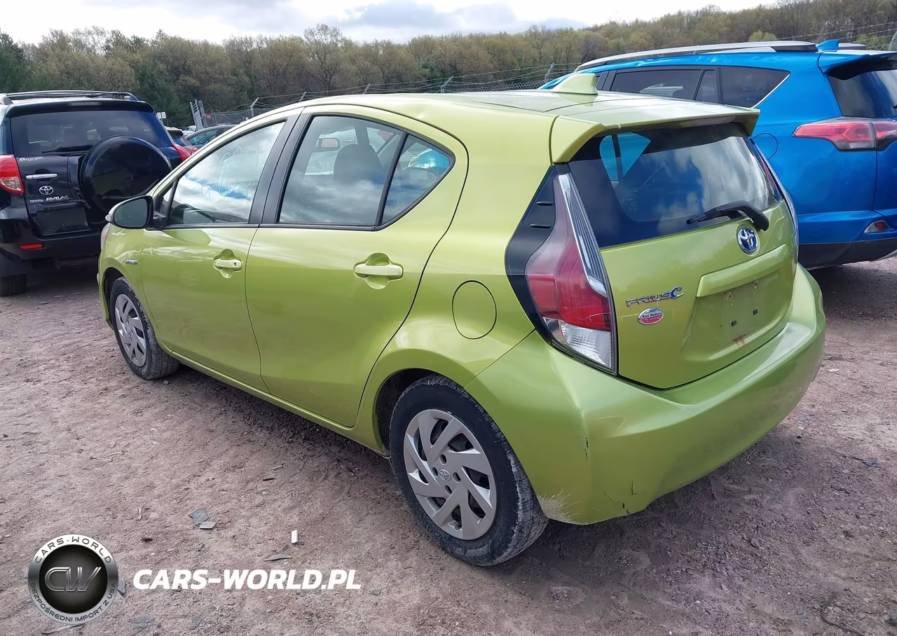 2015 Toyota Prius C Three VIN:JTDKDTB35F1089928 - 3