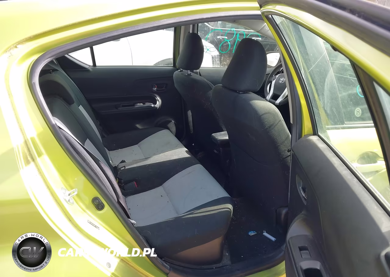 2015 Toyota Prius C Three VIN:JTDKDTB35F1089928 - 8