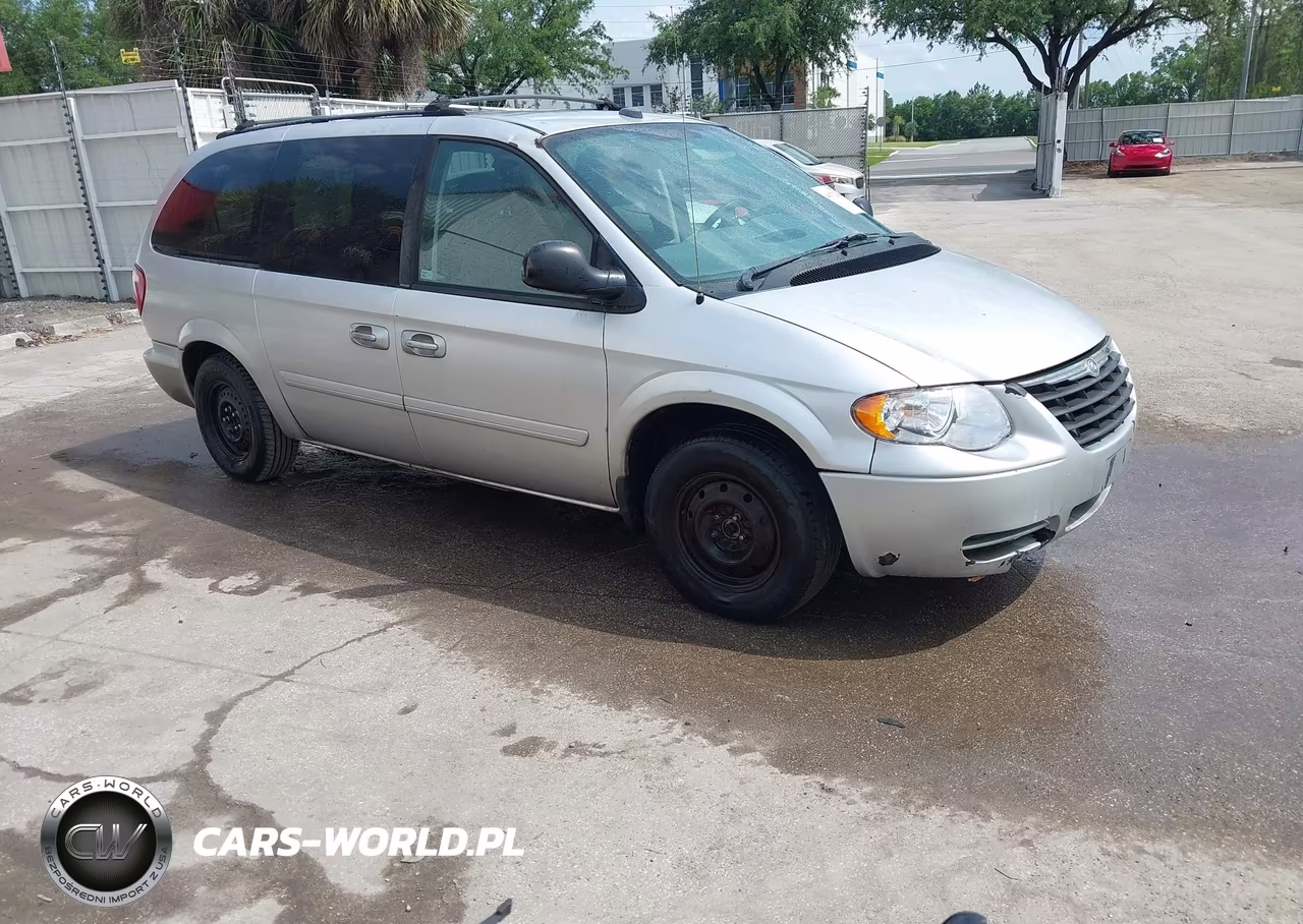 2005 Chrysler Town & Country Lx