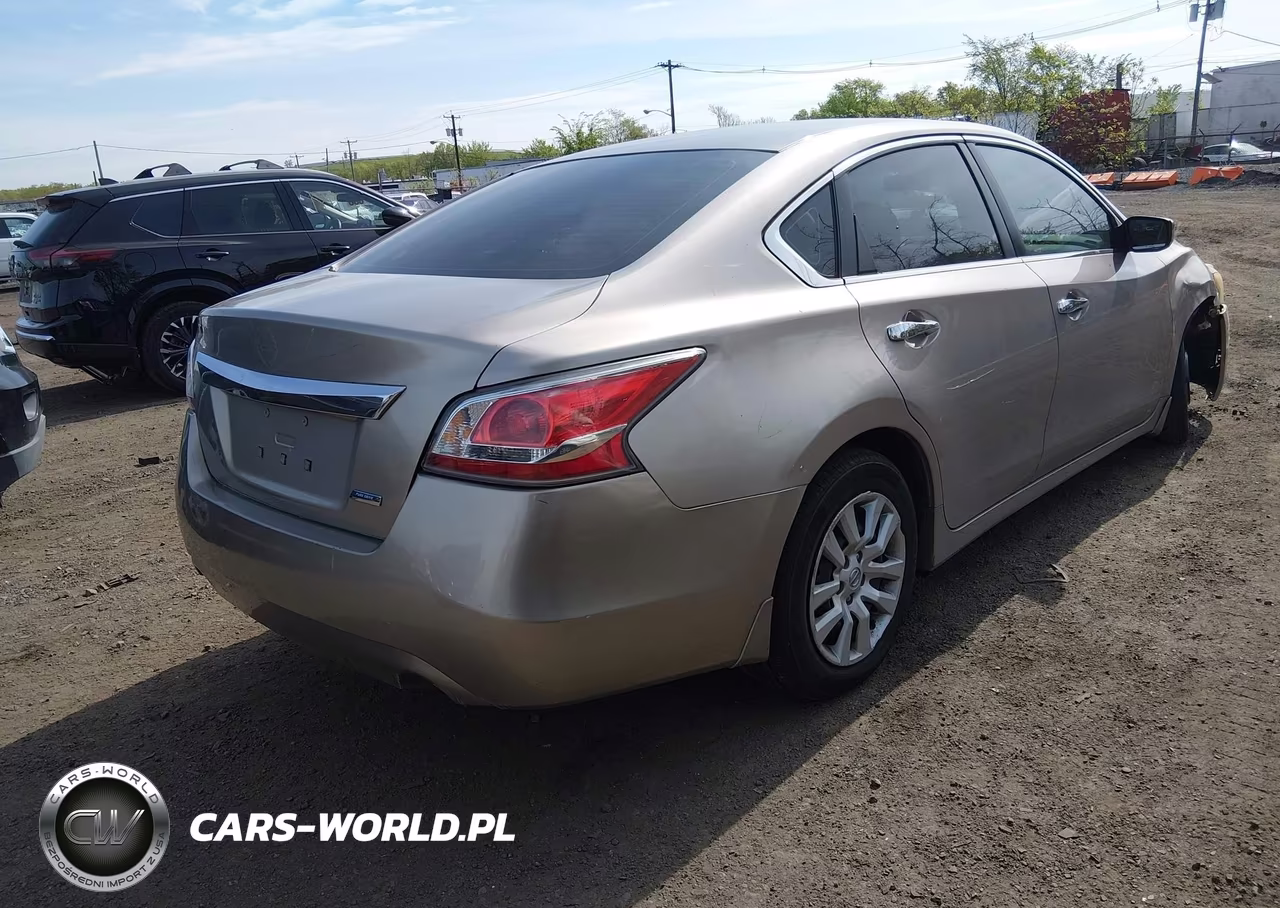 2014 Nissan Altima 2.5 S VIN:1N4AL3AP8EC114879 - 4