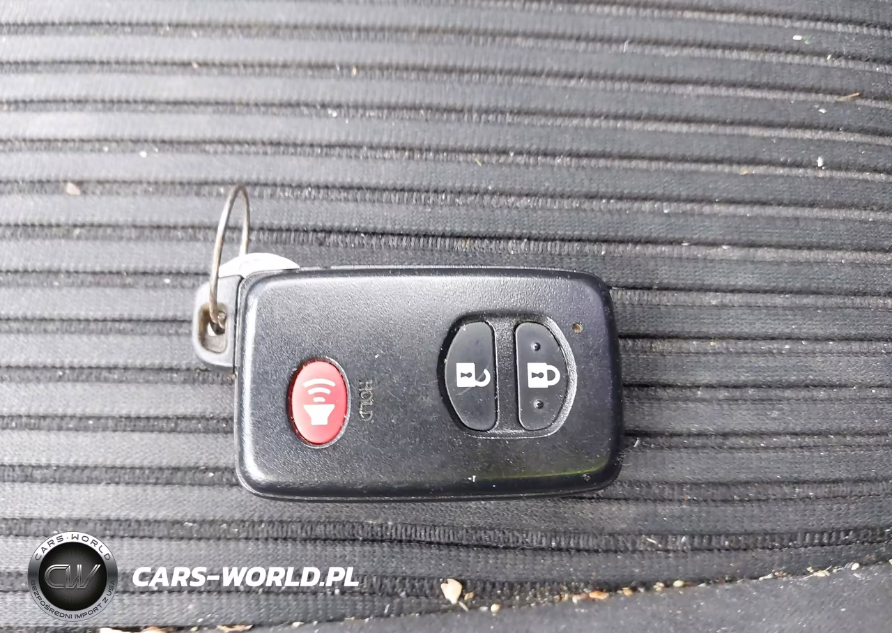 2015 Toyota Prius V Two VIN:JTDZN3EU6FJ037661 - 11