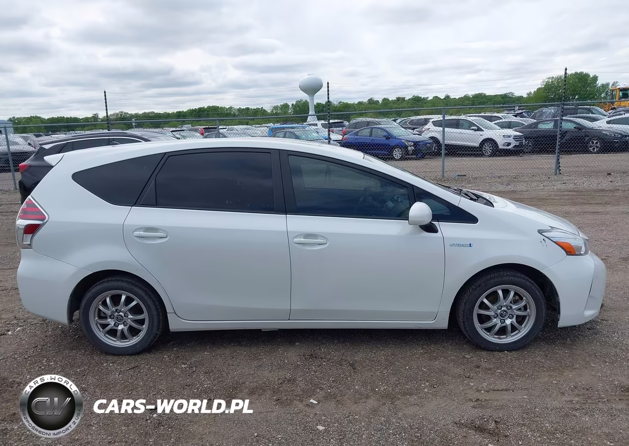 2015 Toyota Prius V Two VIN:JTDZN3EU6FJ037661 - 13