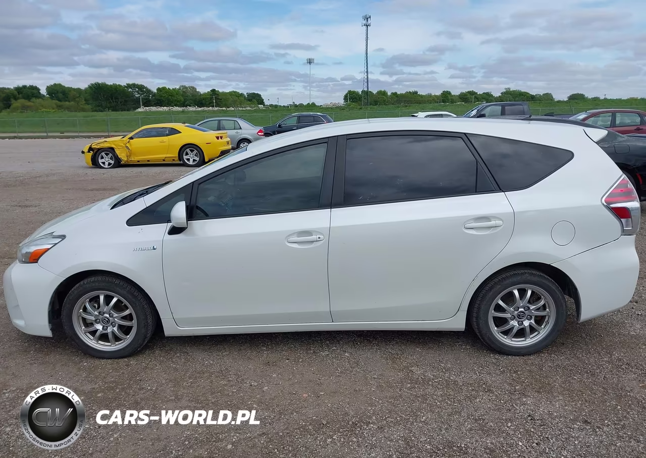 2015 Toyota Prius V Two VIN:JTDZN3EU6FJ037661 - 14
