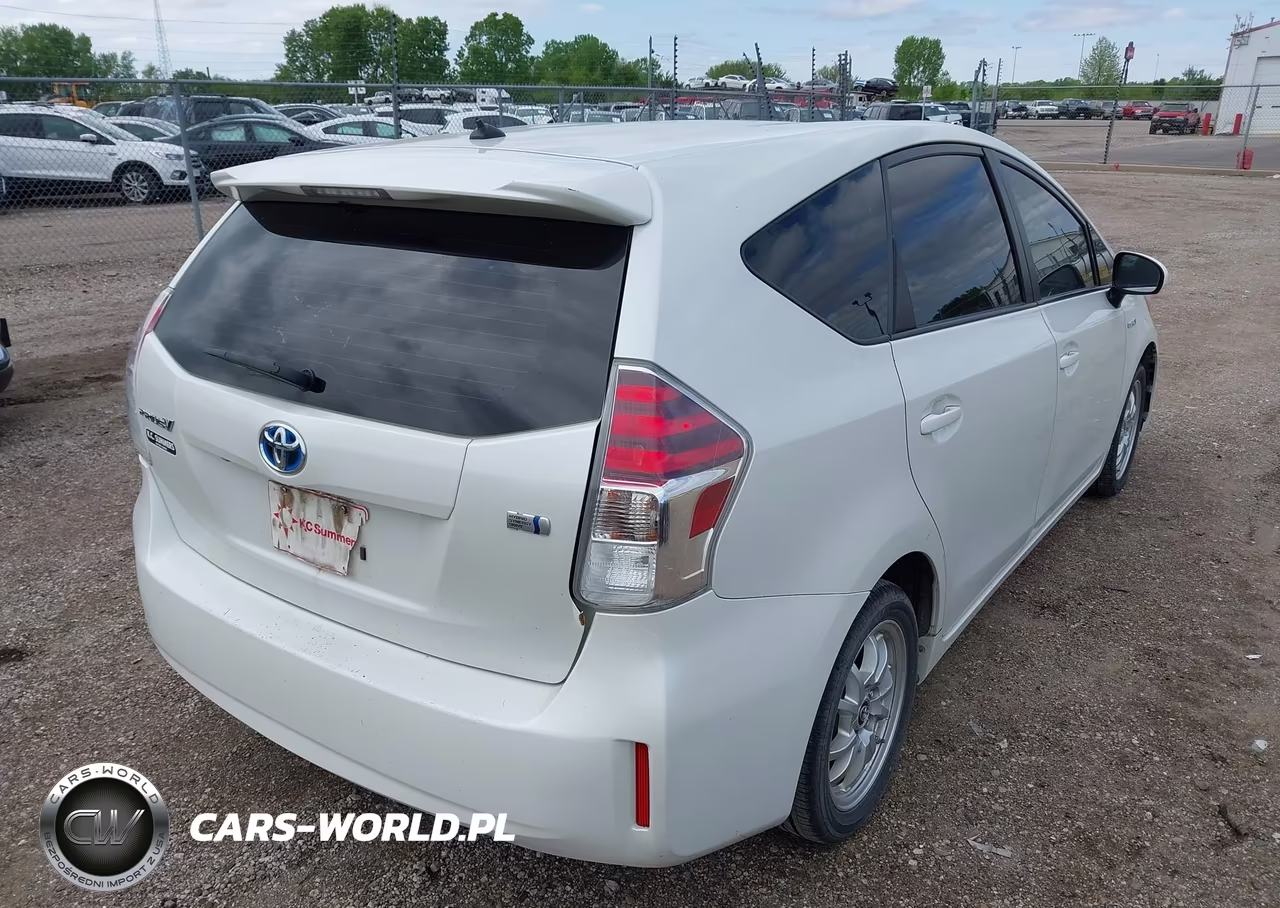 2015 Toyota Prius V Two VIN:JTDZN3EU6FJ037661 - 4