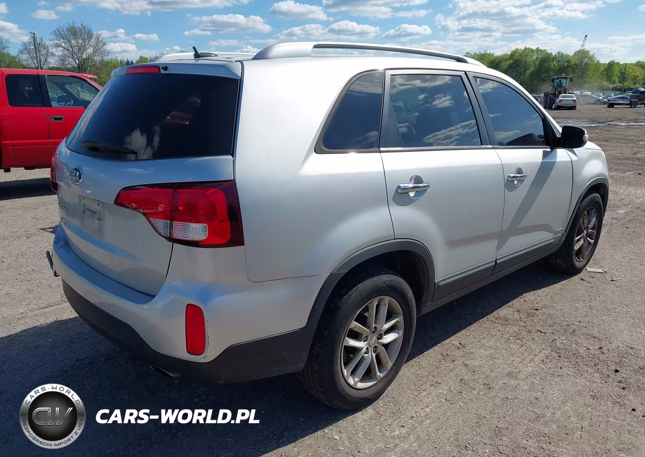 2015 Kia Sorento Lx V6 VIN:5XYKTDA7XFG606024 - 4