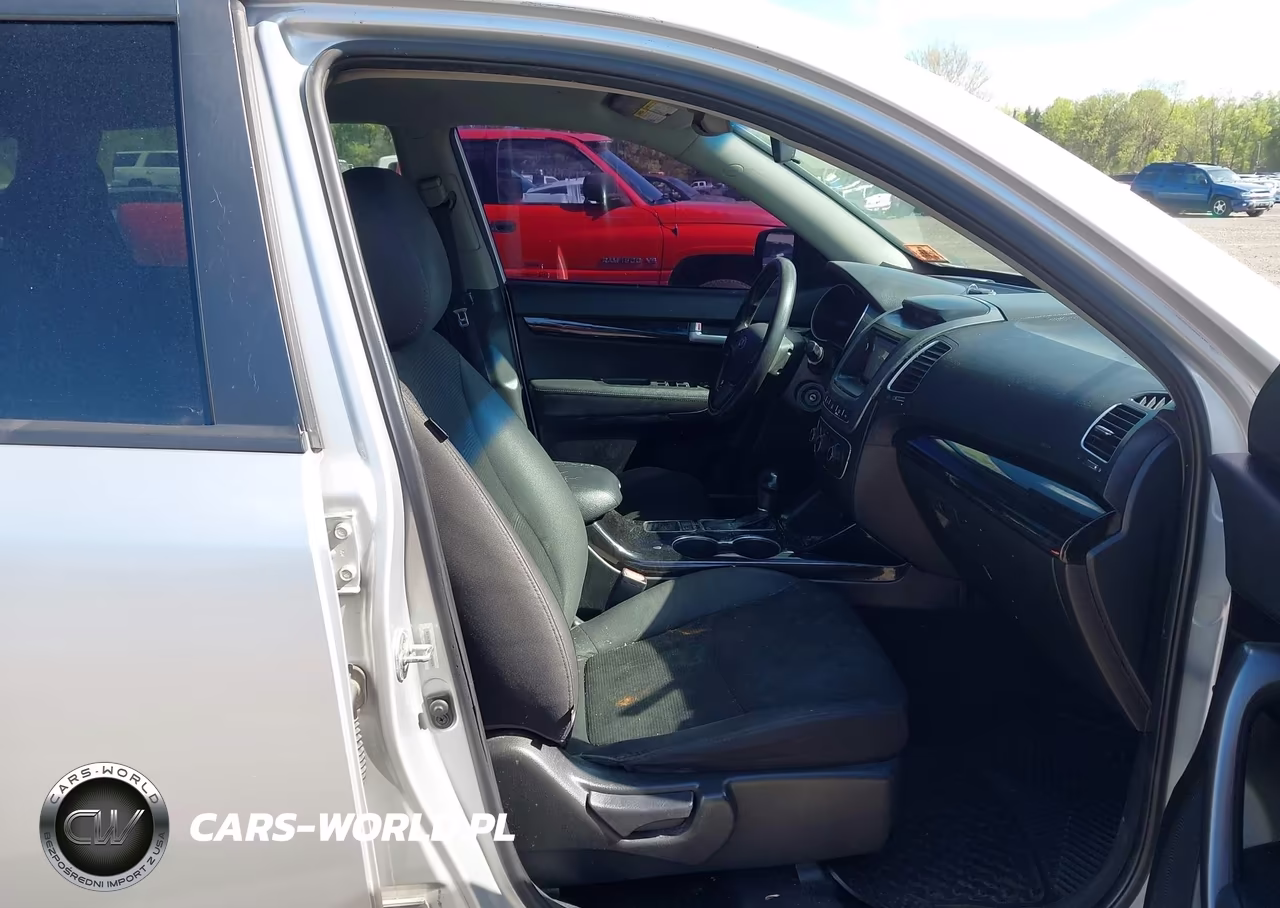 2015 Kia Sorento Lx V6 VIN:5XYKTDA7XFG606024 - 5