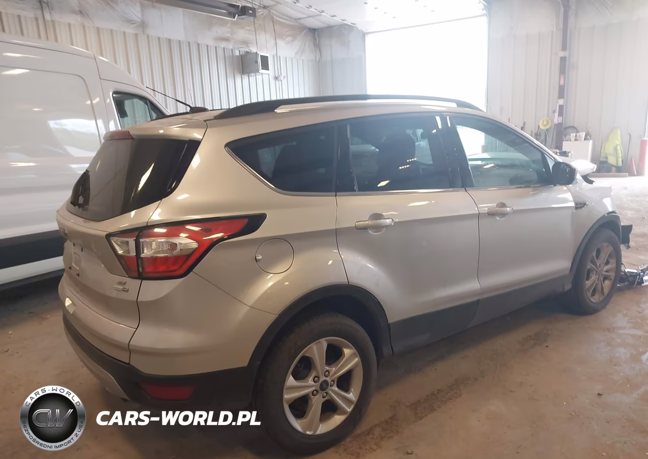2017 Ford Escape Se VIN:1FMCU9G97HUD61946 - 4