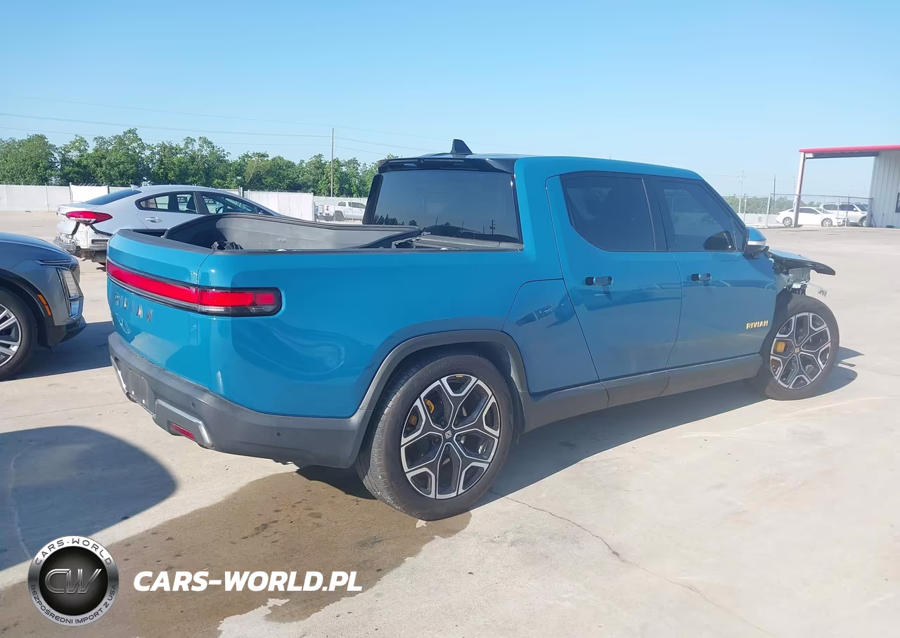 2022 Rivian R1T Launch Edition VIN:7FCTGAAL8NN002316 - 4
