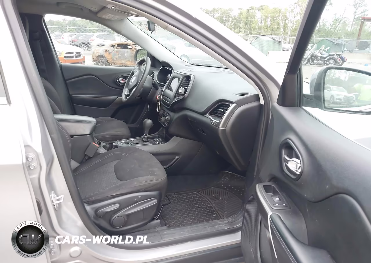 2019 Jeep Cherokee Latitude Fwd VIN:1C4PJLCB0KD297695 - 5