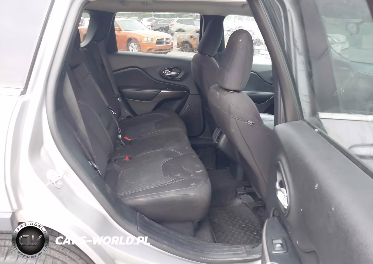 2019 Jeep Cherokee Latitude Fwd VIN:1C4PJLCB0KD297695 - 8