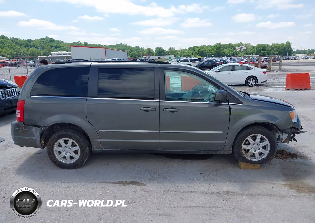 2010 Chrysler Town & Country Touring VIN:2A4RR5D14AR300378 - 14