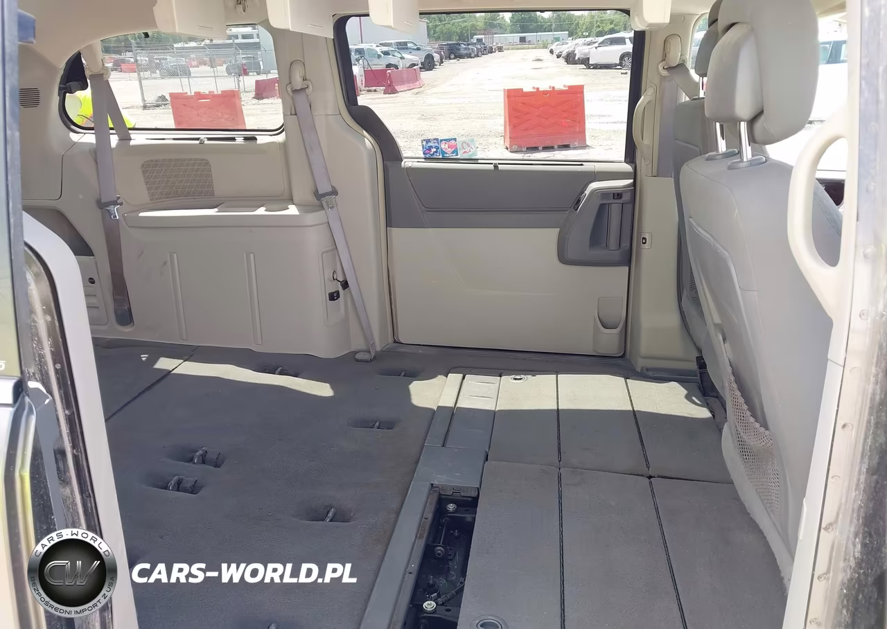 2010 Chrysler Town & Country Touring VIN:2A4RR5D14AR300378 - 8