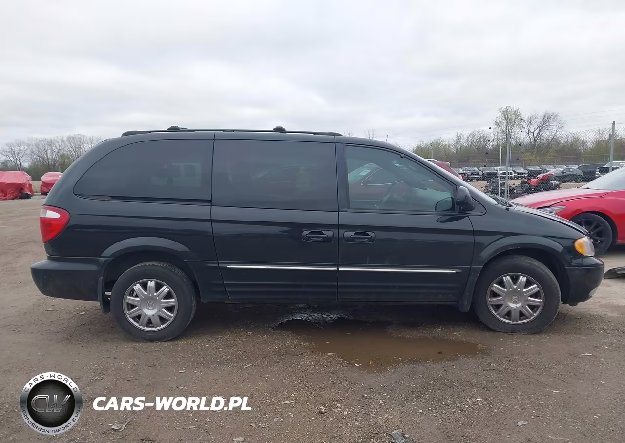 2004 Chrysler Town & Country Limited VIN:2C8GP64L74R576955 - 14